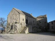 Zato je vsak, ki posluša te moje besede in jih uresničuje, podoben preudarnemu možu, ki je zidal svojo hišo na skalo.   Evangelij po Mateju 7,24